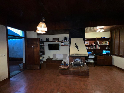 Imagen 4 de 30 de Casa Venta Monte Castro 4 Ambientes