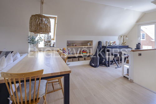 Casa Remodelada, En Condominio Con Buena Conectividad
