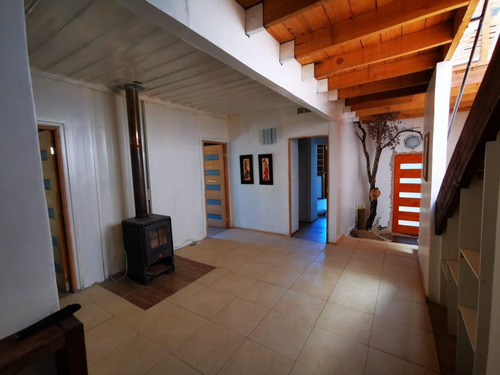 Espectacular Casa Con La Mejor Vista Al Lago Colbún