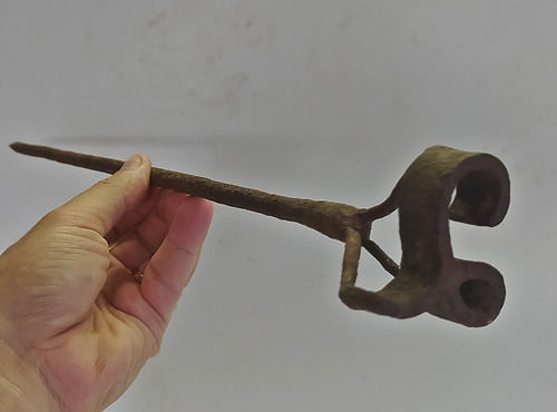 Antigo Ferro De Marca Gado -centenário / Leta L 5cmx5cm - 22 (Usado)