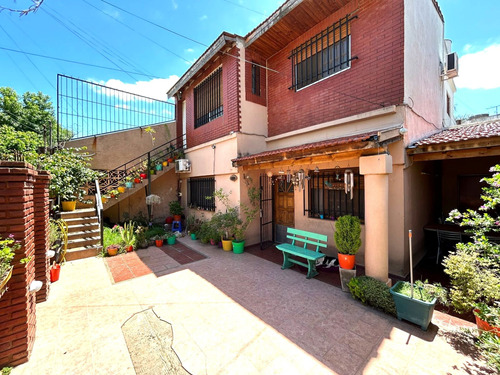 Venta Casa 7 Ambientes Cochera En V. Luzuriaga 