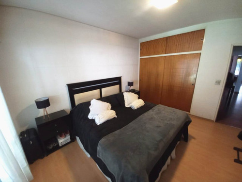 Amplio Chalet En Una Sola Planta Sobre Lote De 10 X 43 Metros - Haedo