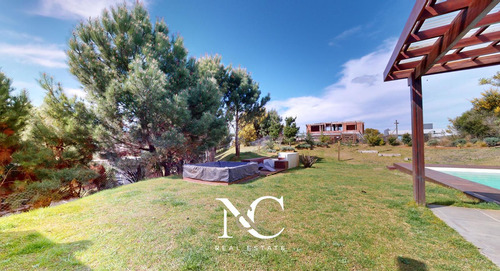 Casa En Venta En Costa Esmeralda, Barrio Deportiva