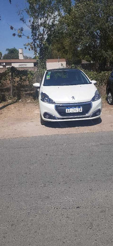 Imagen 9 de 13 de Peugeot 208 2016 1.6 Feline