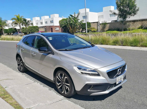Imagen 8 de 14 de Volvo V40 2017 2.0 Inspirion Awd T5 Cross Country At