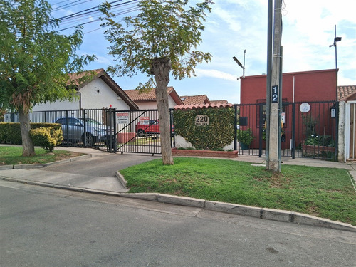 Casa En Venta De 4 Dorm. En Limache