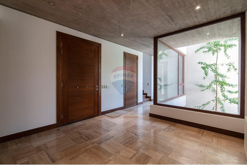 Linda Casa En Lo Barnechea: Espacios Y Comodidad