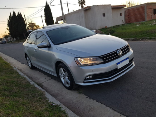 Volkswagen Vento 2.5 Luxury