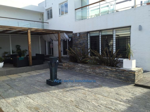Casi Rambla Moderna Casa Minimalista