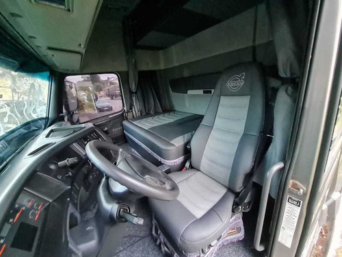 Imagem 9 de 13 de Volvo Fh 540 6x4 Traçado Ano 2014 Bug Leve Susp Mola
