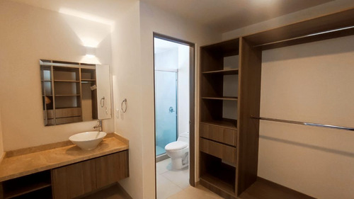 Casa En Venta Entre El Refugio Y Zibata, Estudio O 4ta Recamara, 3.5 Baños