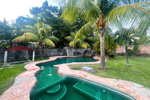 Terreno De 2,204 M² En Chiconcuac, Xochitepec, Morelos | Con Alberca Y Explanada Para Eventos