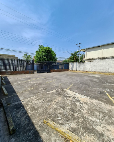 Local En Alquiler Con Oficinas En Av. Las Delicias Zona Norte De Maracay