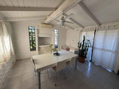 Venta Casa De 3 Dormitorios En Funes