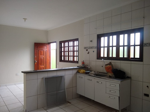 Imagem 5 de 13 de Casa Em Mongaguá Com Amplo Quintal Nos Fundos! Ref.: 8717 E