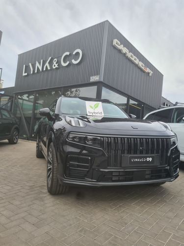 lynk & co 09 2.0T Mhev Awd At8