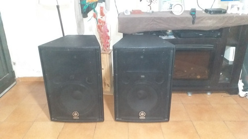 Bafles Yamaha R115 500 Watts Impecables. El Precio Es Por 2