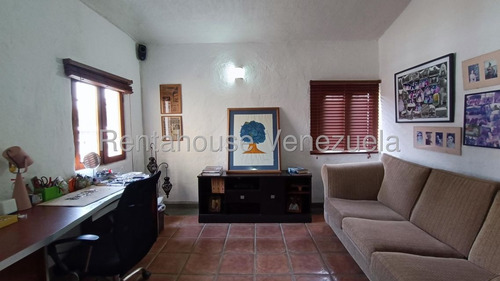 Hermosa Casa Con Excelentes Acabados, Ubicada En Una De Las Mejores, Zonas Del Trigal Norte, Cocina Equipada, Aires Acondicionados Y De Doble Nivel, Jardín Interno Con Jacuzzi, Balcón En La Habitación
