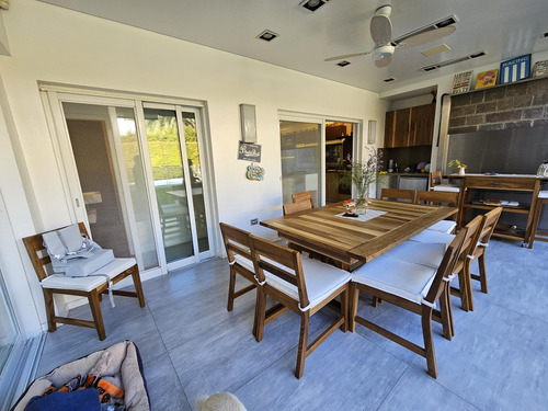Espectacular Casa En Barrio Semi Privado