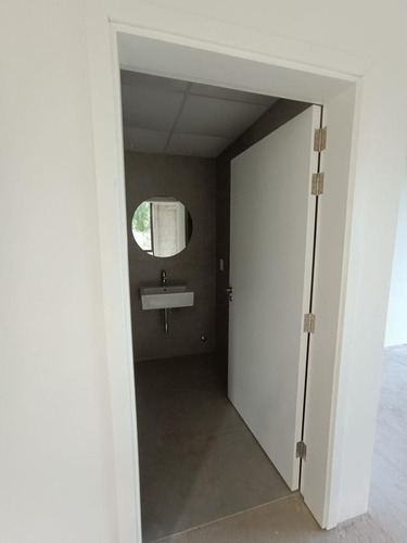 Imagen 26 de 30 de Rivera Próximo Arocena, Estrena, Oficina De 126 M2 + Gran Patio De 60 M2 !!
