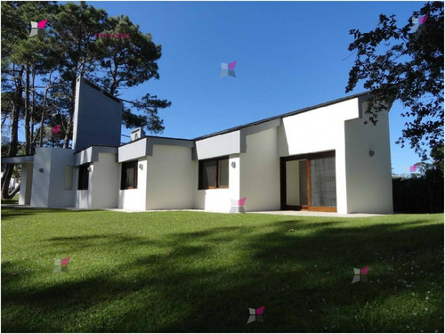 Casa En Mansa, 3 Dormitorios *- Ref: 7972