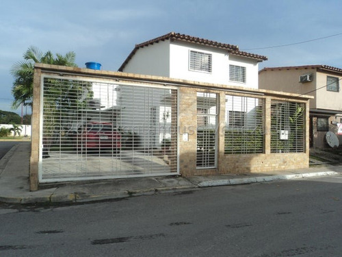Casa En Venta En Santa Rita - Edo. Aragua Cod.24-4028 Df
