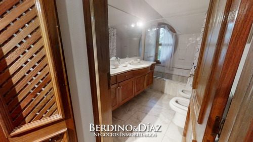 Preciosa Mansión En Exclusivo Barrio Beverly Hills- Ref: 326