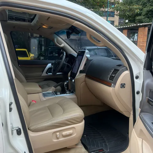 Toyota Land Cruiser 4.5 Imperial Lc200 Diésel