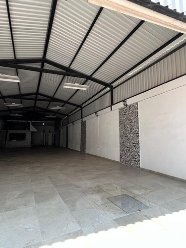 Se Vende Salón De Fiestas , En