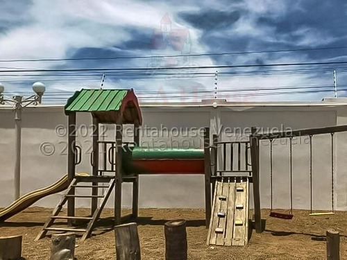 Imagen 13 de 13 de Acogedora Casa, Construida Con Materiales Y Acabados De Primera. Tres Hab Y Tres Baños. Ubicada En Un Circuito Cerrado De La Puerta De Maraven. #22-369.