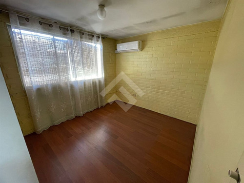 Casa En Venta De 4 Dorm. En Maipú