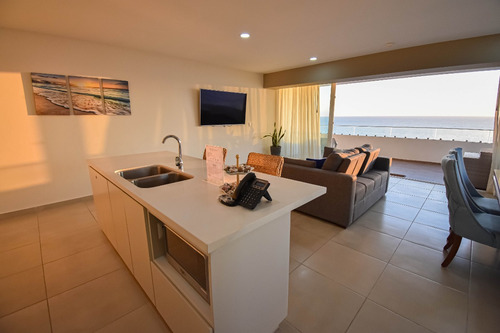 Condominio En Cristal Bay - 2 Recámaras, Vista Al Mar - Ideal Para Vivir O Invertir - $9,500,000 Mxn