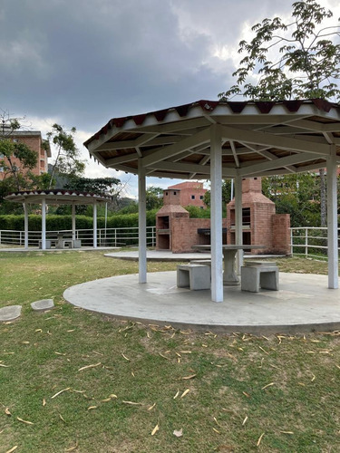 Venta Espectacular Apartamento En Parque Caiza Bv