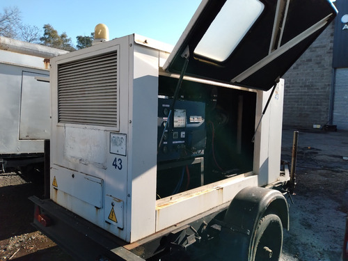 Imagen 7 de 7 de Grupo Electrógeno Dinc 1100 004 18kw Perking 3c Cabinado.