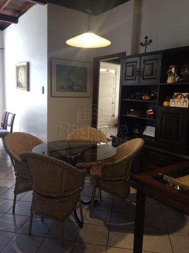 Casa Com 4 Quartos A Venda No Bairro Trindade Em Florianopolis. - V-81898
