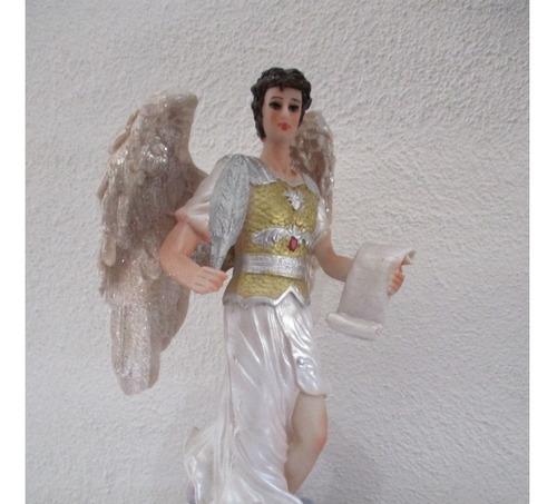 Arcángel San Gabriel De 30 Cm En Resina Color Blanco