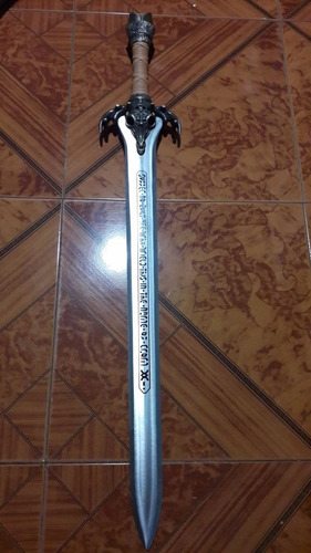 Espada Del Padre De Conan Con Grabado Y Base Unica En Ml
