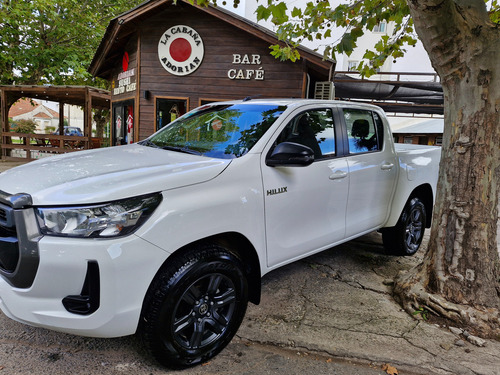 Toyota Hilux 2.8 Cd Srx 177cv 4x4 At