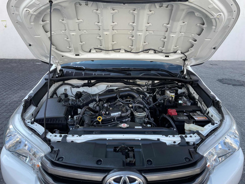 Imagen 12 de 15 de Toyota Hilux 2018 2.7 Cabina Doble Mt