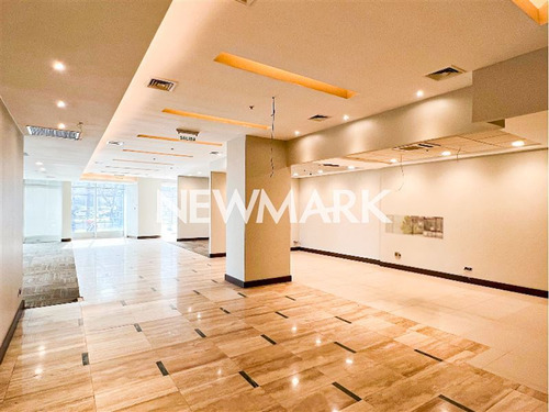 Impecable Y Amplio Local Comercial En Las Condes