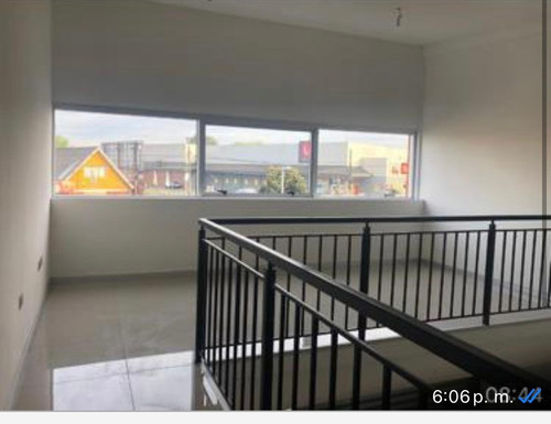 Local Comercial Con Vista A La Calle En Av. Javiera Carrera