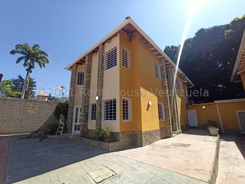 Casa Townhouse En Venta Remodelado Duplex Terraza Area Parrilla Conjunto Privado El Limon Estef 23-15629