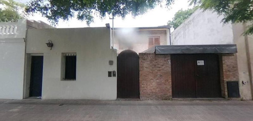 Imagen 1 de 11 de Casa De Tres Dormitorios · Lote De 400 M²· Cochera, Pileta Y Jardín