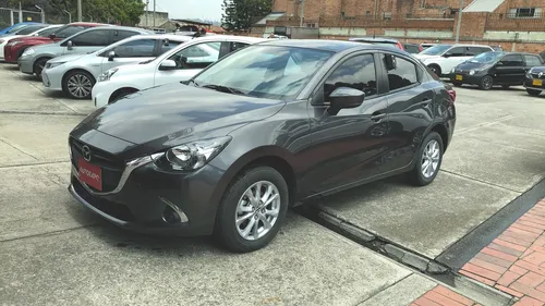 Mazda 2 Touring Sedan 2020