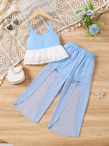 Traje De Dos Piezas Con Blusa De Encaje Y Pantalones Cortos