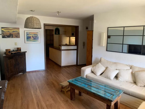 Lindo Apartamento Tipo Casa En Venta. 2 Dormitorios. Malvín. A Pasos De La Rambla