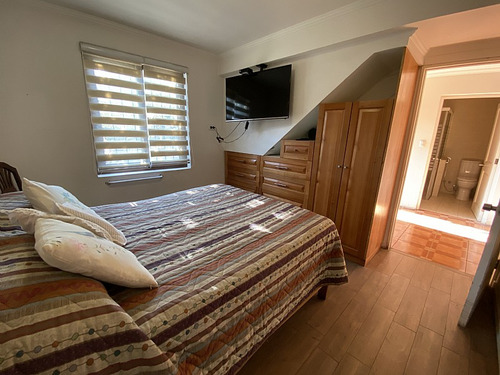 Casa Con Potencial Comercial A 1 Cuadra De Metro Ecuador