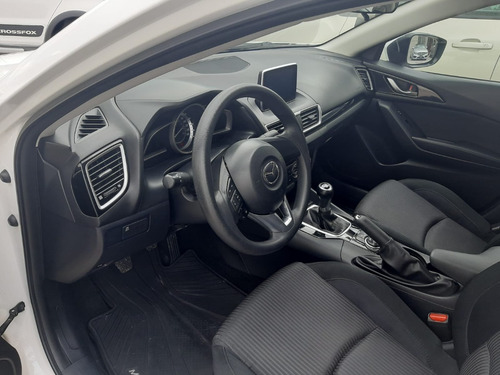 Imagen 9 de 15 de Mazda 3 Sedan 2016