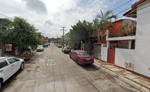 Bonita Casa Economica De Remate Bancario En  El Pipila, Insurgentes, Tampico, Tamaulipas.-ijmo3