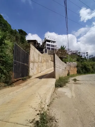 El Hatillo, Urb Caicaguana, Oportunidad, Parcela Con Construccion En Venta.